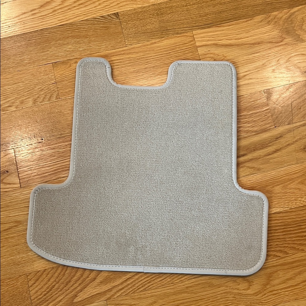 Tan Car Floor Mats. New only 3 pieces as you see on the pictures. No used - Picture 7 of 9